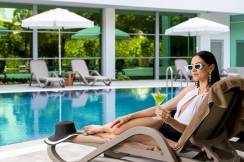 MIRACLE RESORT Pools & Beach